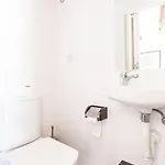 Mouraria I, Eco-duplex, French Balcony & Smart Check-in * Лісабон