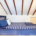 Mouraria I, Eco-duplex, French Balcony & Smart Check-in Апартаменти Лісабон