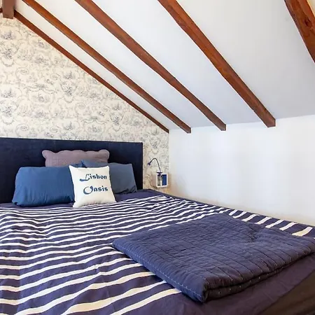 Апартаменти Mouraria I, Eco-duplex, French Balcony & Smart Check-in Лісабон