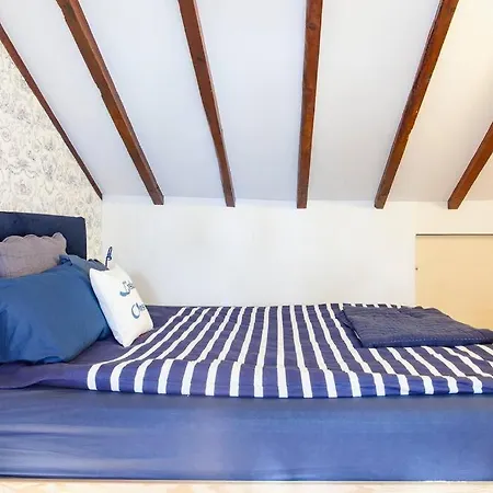 Mouraria I, Eco-duplex, French Balcony & Smart Check-in Apartman Lisboa