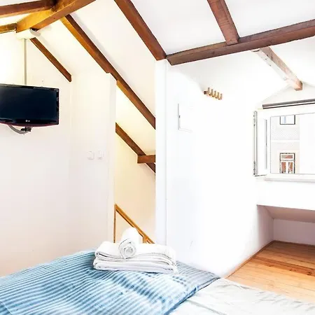 Mouraria I, Eco-duplex, French Balcony & Smart Check-in