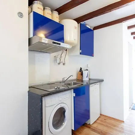 Mouraria I, Eco-duplex, French Balcony & Smart Check-in Apartamento