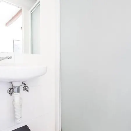 Mouraria I, Eco-duplex, French Balcony & Smart Check-in Apartment Lisbon