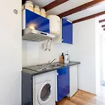 Mouraria I, Eco-duplex, French Balcony & Smart Check-in Daire