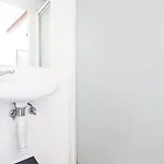 Mouraria I, Eco-duplex, French Balcony & Smart Check-in Daire Lisboa