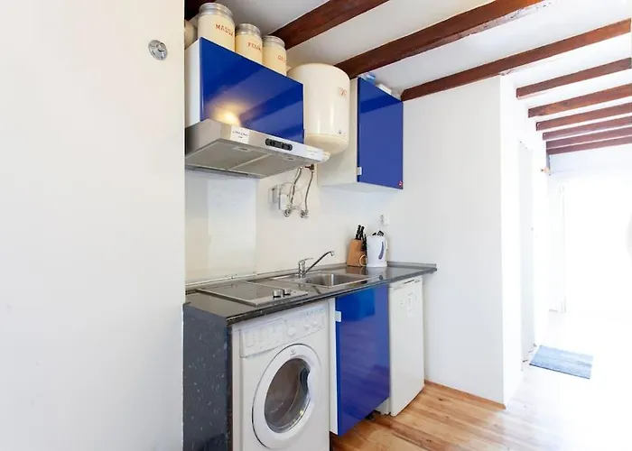 Mouraria I, Eco-duplex, French Balcony & Smart Check-in شقة