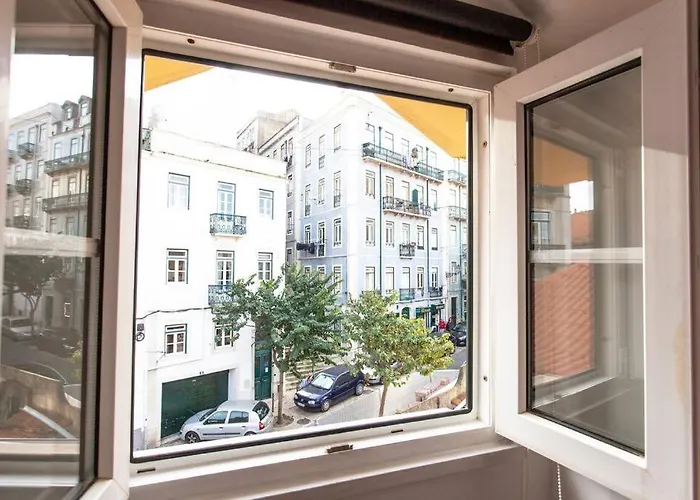 Mouraria I, Eco-duplex, French Balcony & Smart Check-in شقة